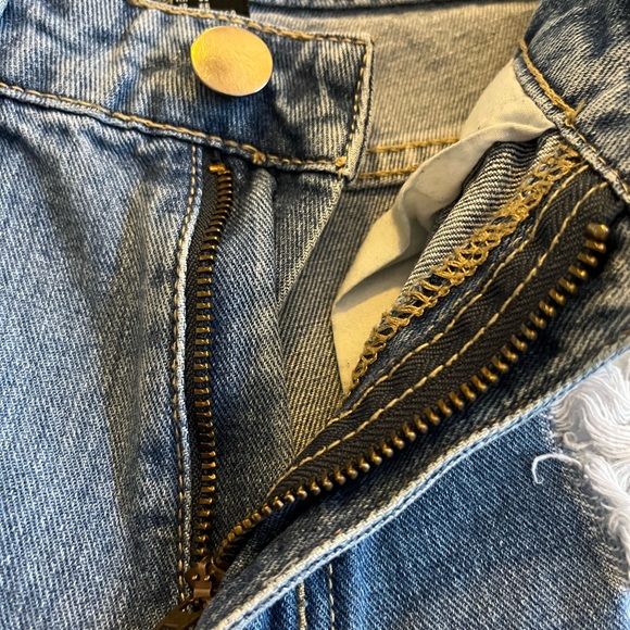 Forever 21 Distressing/Frayed Jeans Cut Out Fishnet Patches Straight Leg Size - Picture 6 of 9